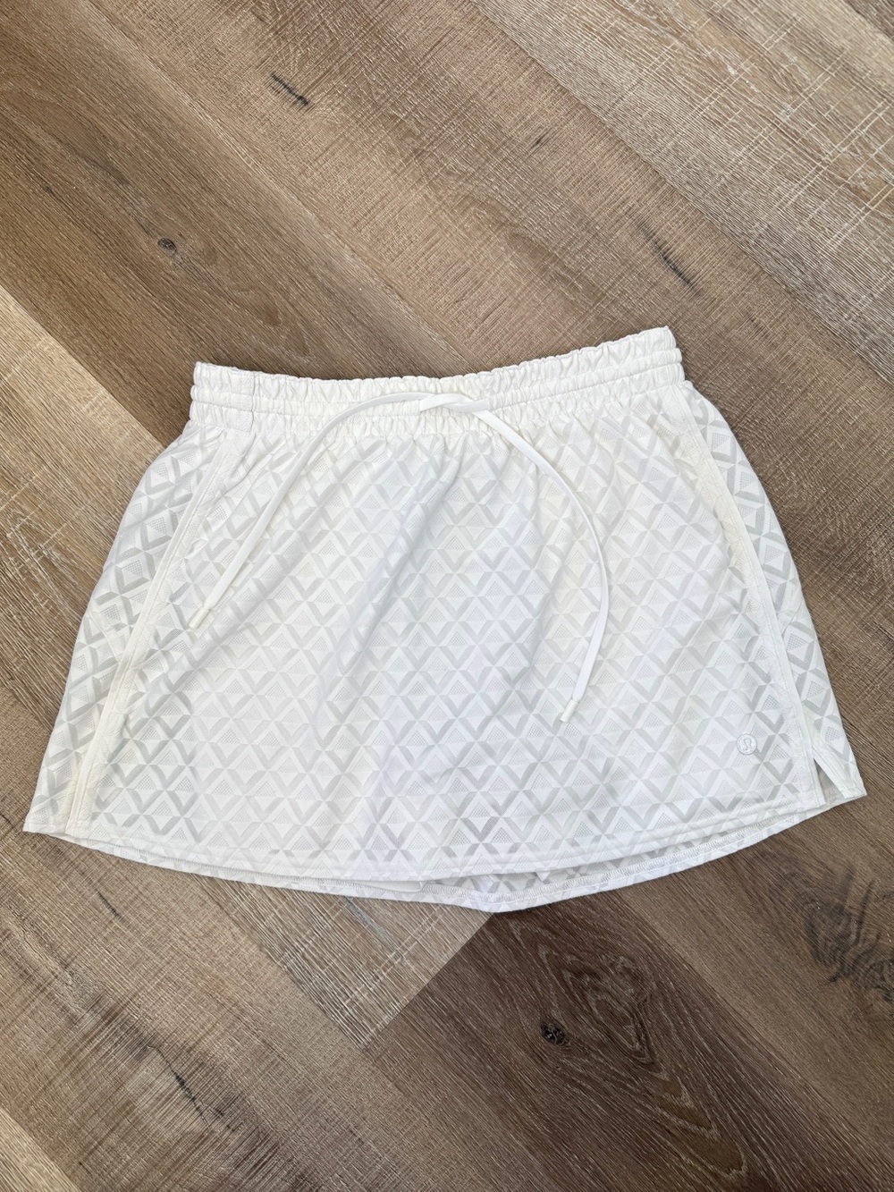 Lululemon Textured Mesh High-Rise Tennis Skirt White Women's XS Built in Shorts